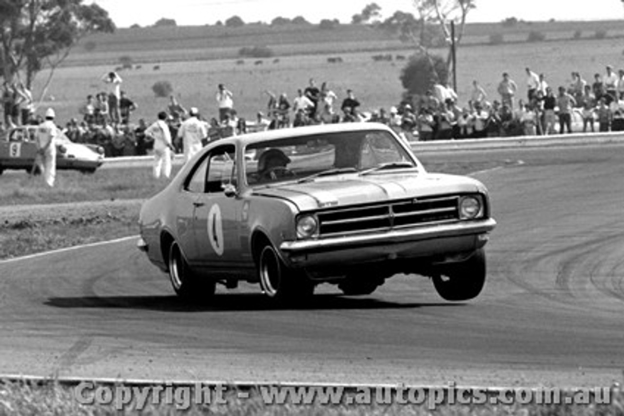 69031 - Norm Beechey Holden Monaro - Calder 1969