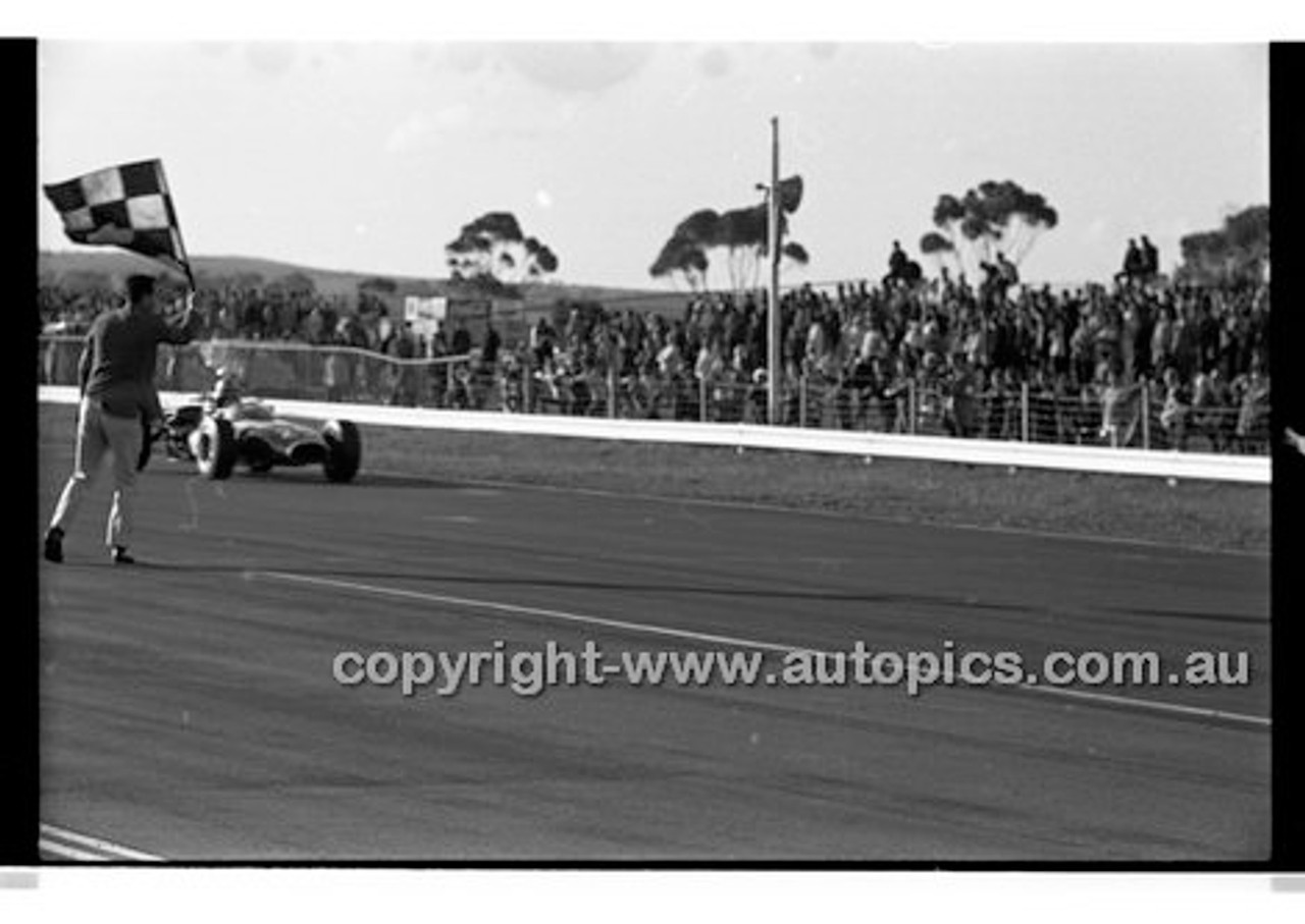 Calder 1969 - Photographer Peter D'Abbs - Code 69-PD-C23369-098