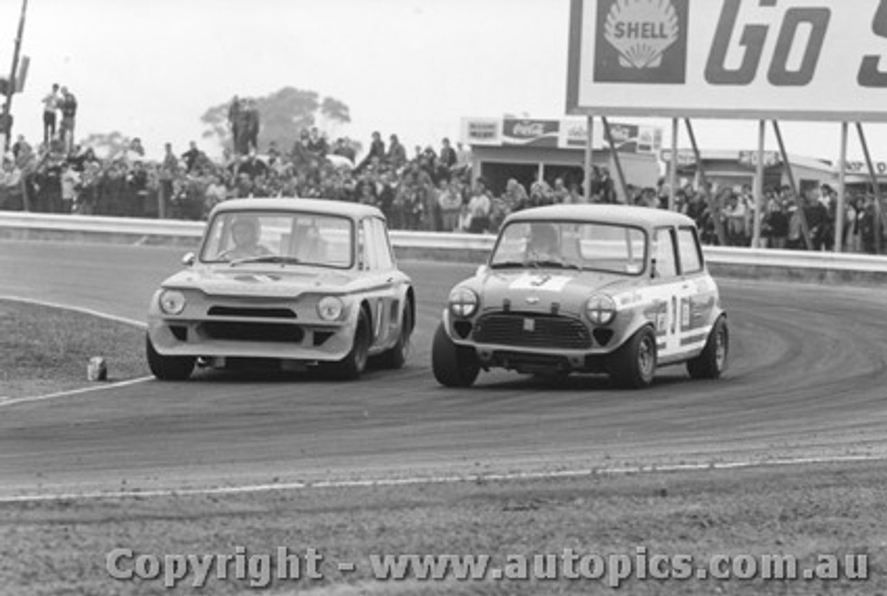 71047 - H. Lefoe Hillman Imp / J. Leffler Morris Mini LWT. Calder 1971