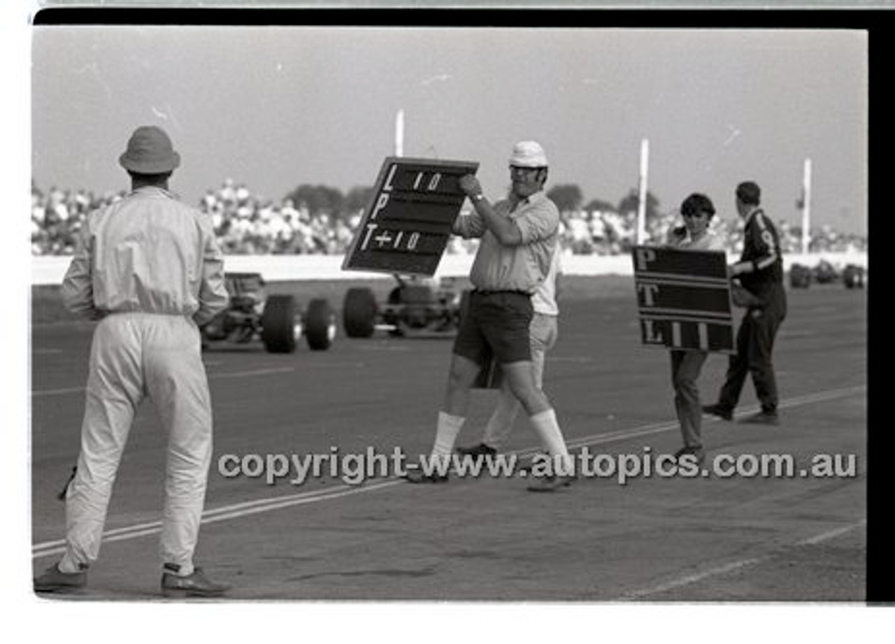 Calder 1969 - Photographer Peter D'Abbs - Code 69-PD-C191069-047