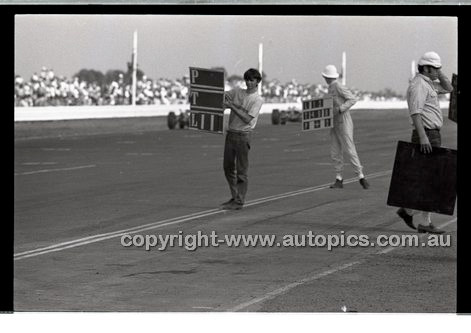 Calder 1969 - Photographer Peter D'Abbs - Code 69-PD-C191069-048