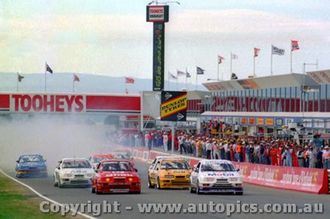 89725 - Start of the 1989 Bathurst - Brock / Johnson / Longhurst / Niedzwiedz / Seton all in Ford Sierra s