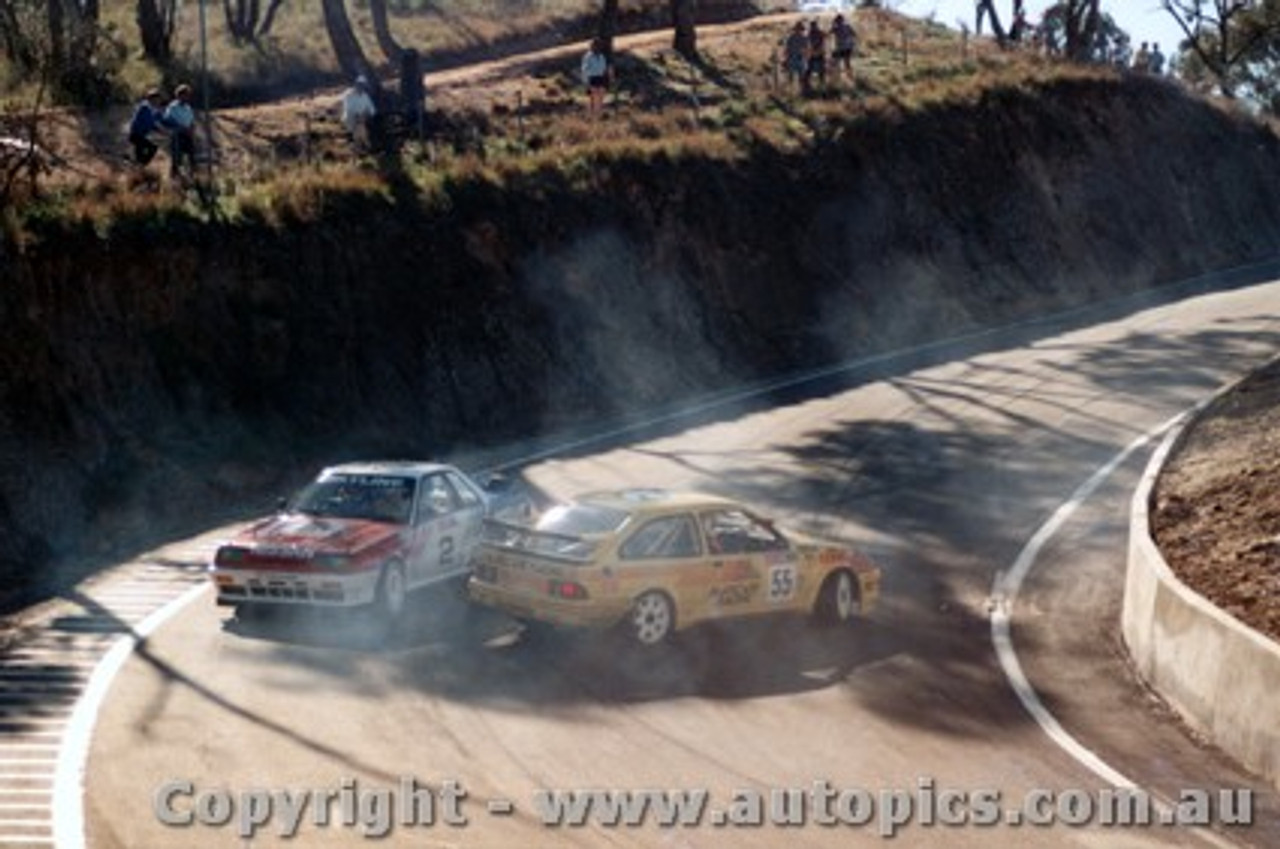 89729 - Richards / Skaife Nissan Skyline just miss  K. Waldock / B. Thomson  Ford Sierra RS500  -  Bathurst 1989