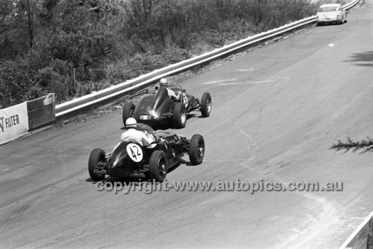 #42 B. McDougall, Schazum Healey & #30 H. MacDonald, Aston Holden - Catalina Park Katoomba - 8th November 1964 - Code 64-C81164- 62