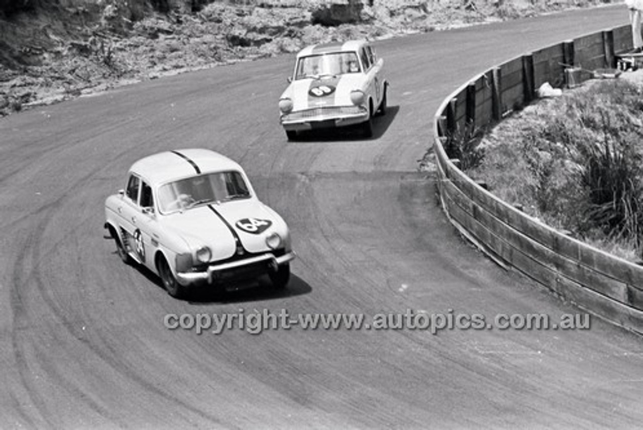 D. Frazer, Renault Dauphine - Catalina Park Katoomba - 8th November 1964 - Code 64-C81164- 68