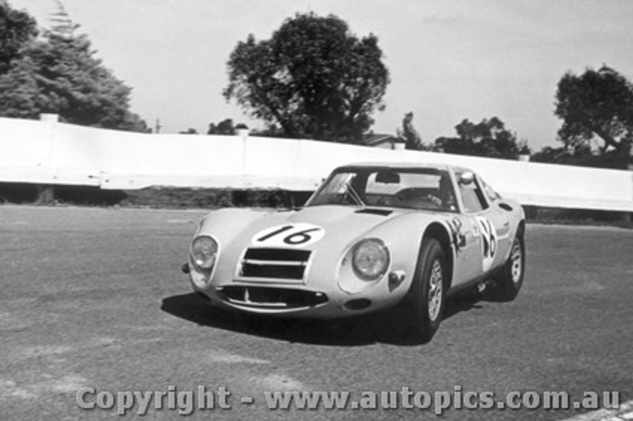 66413 - Kevin Bartlett Alfa Romeo TZ2  - Sandown 1966