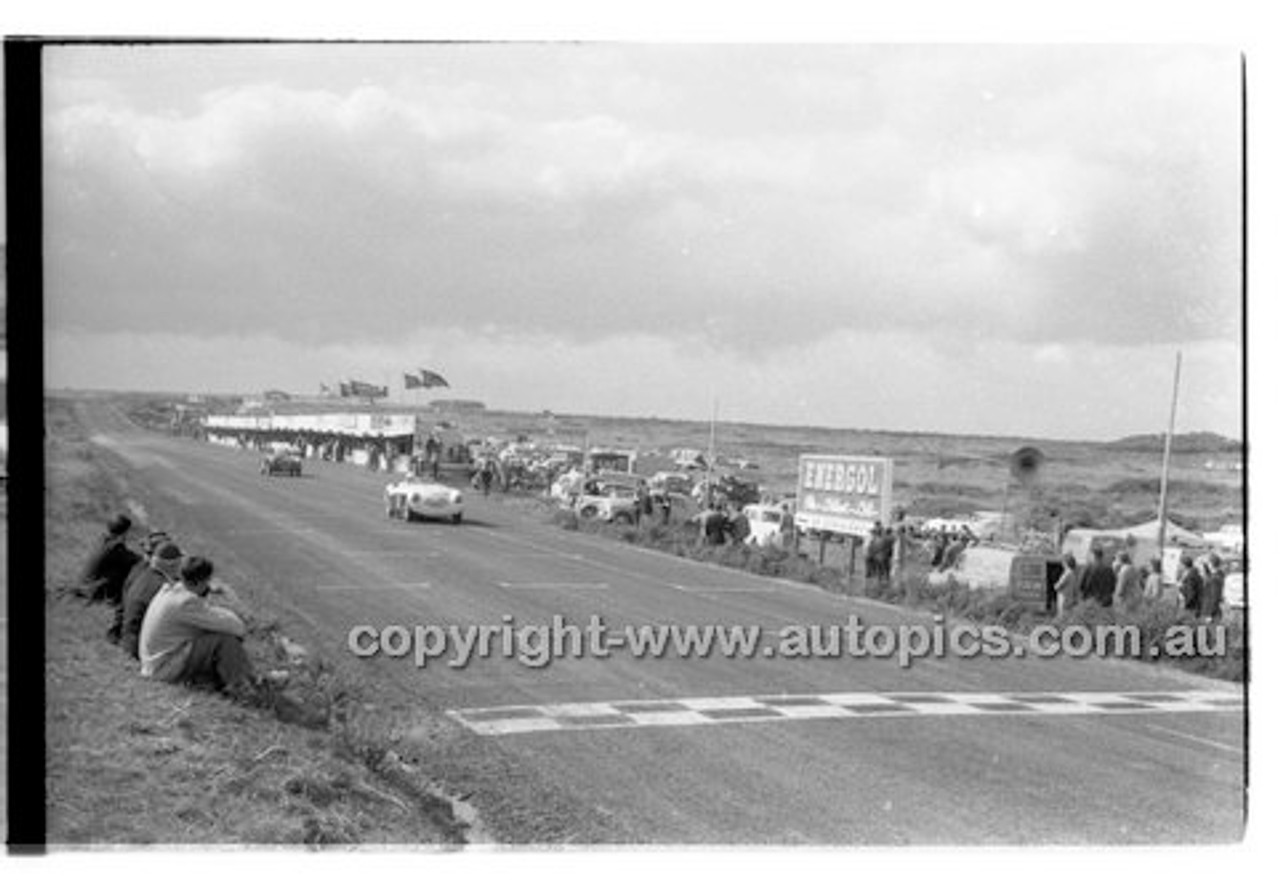 Phillip Island - 27th October 1957 - Code 57-PD-P271057-035