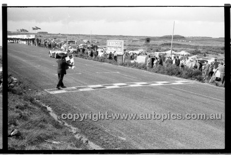 Phillip Island - 27th October 1957 - Code 57-PD-P271057-038