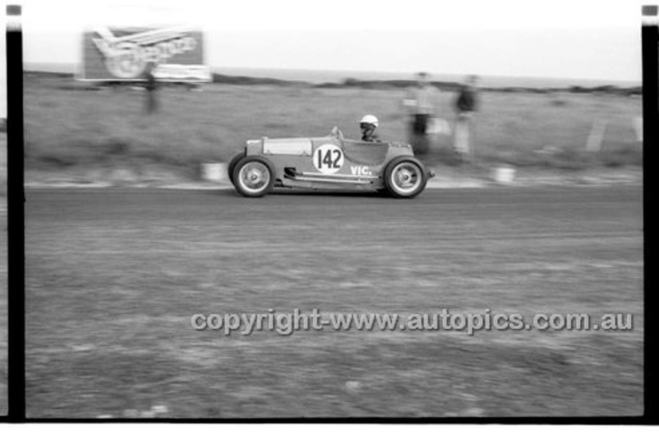 D. Dunoon, Austin  7 - Phillip Island - 27th October 1957 - Code 57-PD-P271057-067