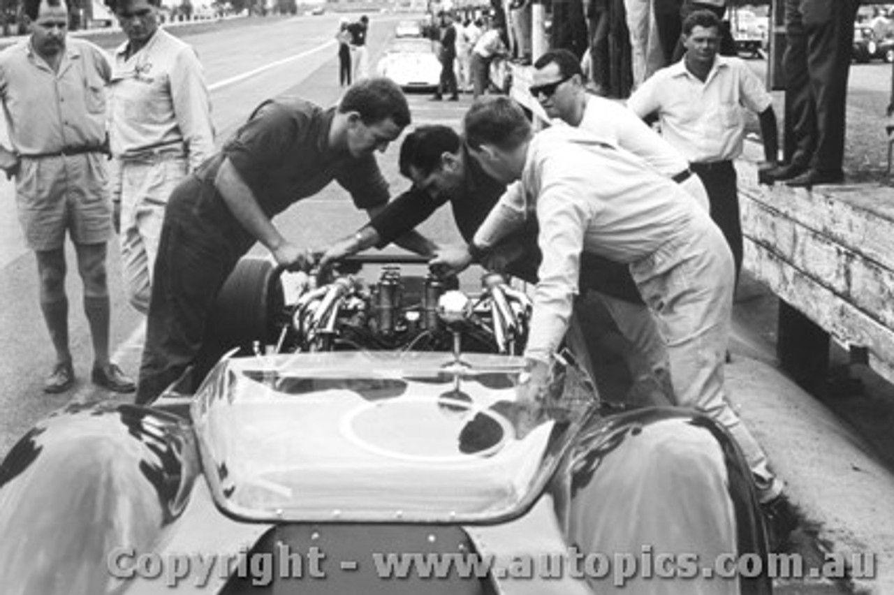 66419 - Frank Matich Traco Oldsmobile - Sandown 1966