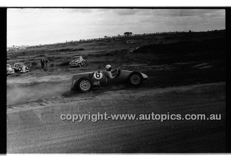 Phillip Island - 22nd April 1957 - Code 57-PD-P22457-032