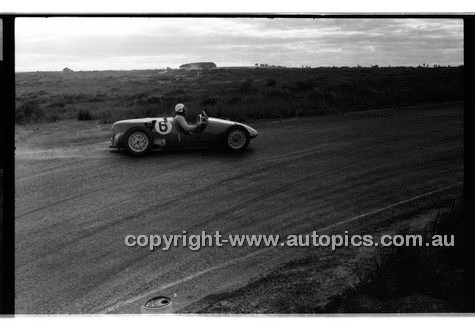 Phillip Island - 22nd April 1957 - Code 57-PD-P22457-033