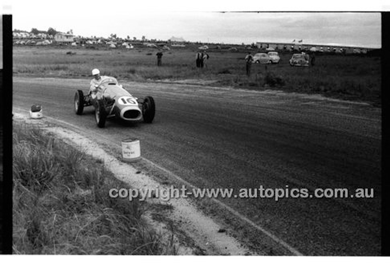 Phillip Island - 22nd April 1957 - Code 57-PD-P22457-047