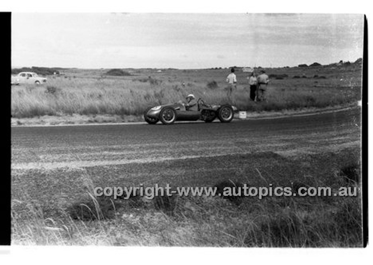 Phillip Island - 22nd April 1957 - Code 57-PD-P22457-077