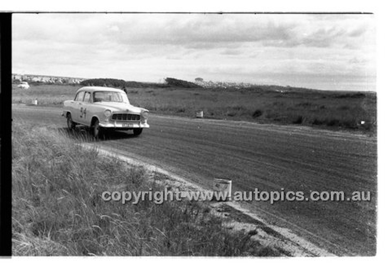 Phillip Island - 22nd April 1957 - Code 57-PD-P22457-083