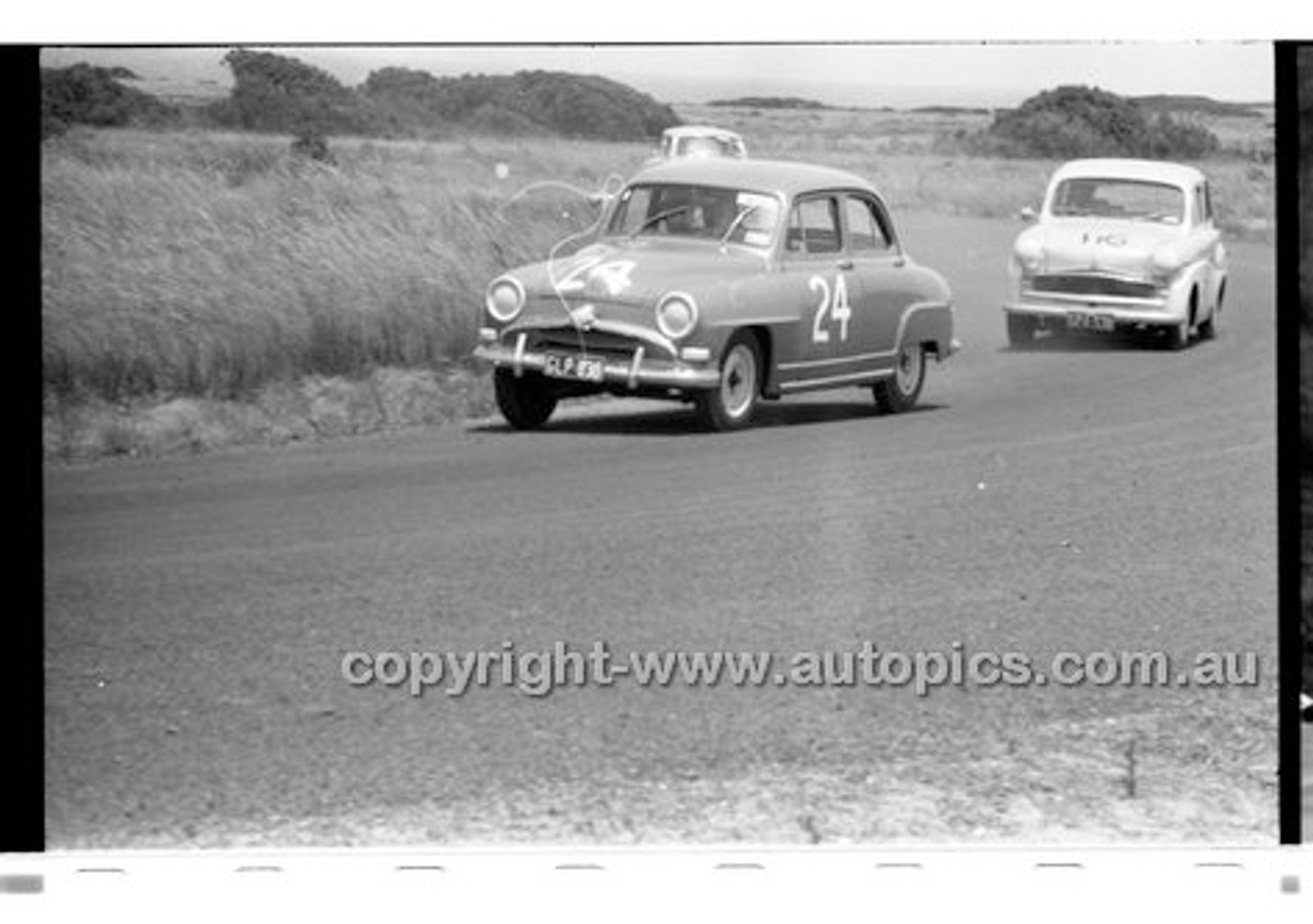 L. Marsh, Simca Aronde - Phillip Island - 26th December 1957 - Code 57-PD-P261257-002