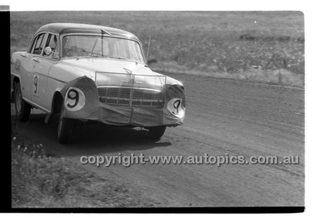L. Kingsley, Repco Holden - Phillip Island - 26th December 1957 - Code 57-PD-P261257-024