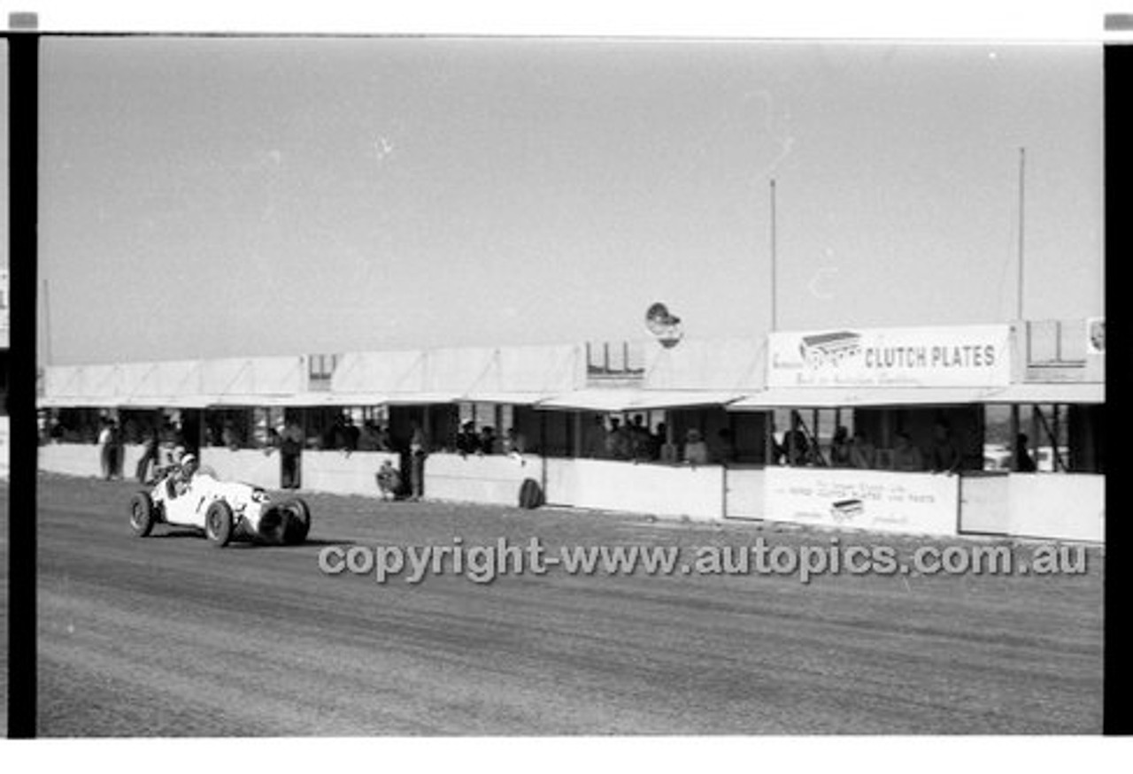 Phillip Island - 26th December 1958 - 58-PD-PI261258-020