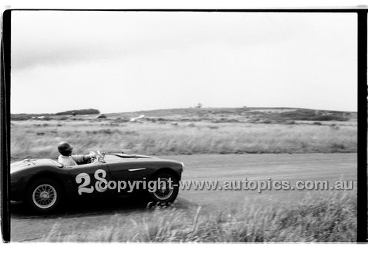 R. Jamieson Jnr., Austin Healey - Phillip Island - 13th December  1959 - 59-PD-PI231259-085