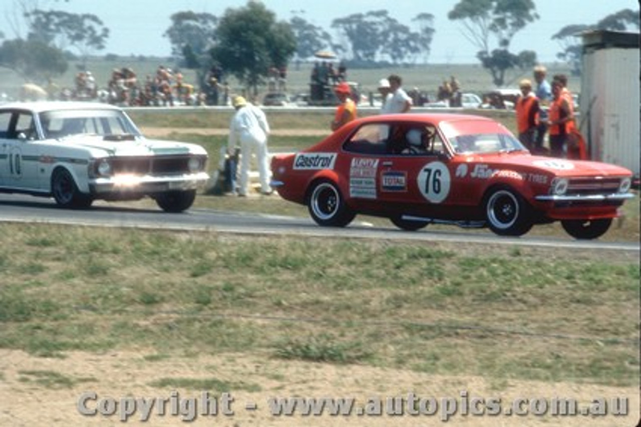 72062 - Bob Jane  V8 Torana & Ian  Pete  Geoghegan  Super Falcon - Calder 1972