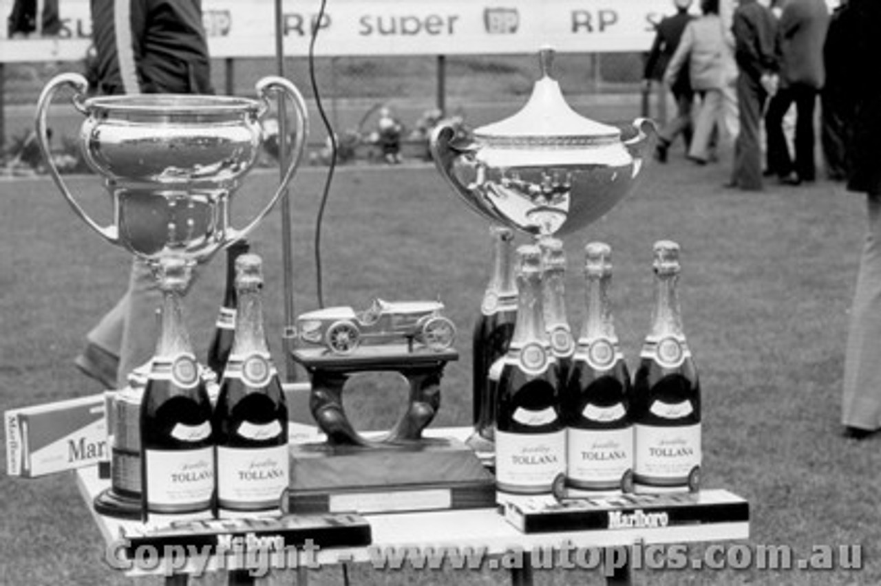 73610 - Trophies for the 38th AGP Sandown 1973