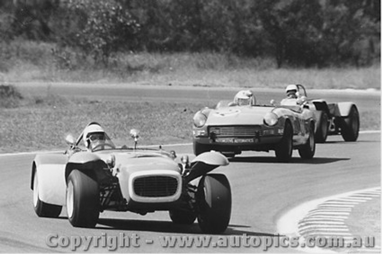 71410 - E. Porter Lotus Super Seven Ford / G. Laurie Triumph Spitfire / R. Kearns Welsor Clubman Ford - Warwick Farm 1971