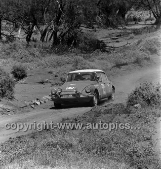 London to Sydney Marathon 1968 - Code - 68-London to Sydn-042