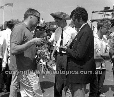 London to Sydney Marathon 1968 - Code - 68-London to Sydn-069