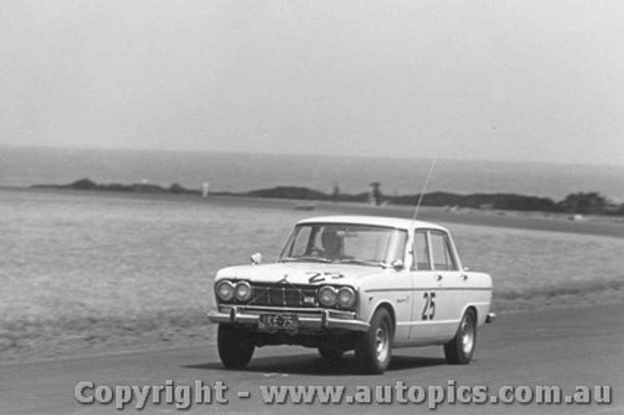 67038 - J. Topp Prince Skyline GT - Phillip Island 1967