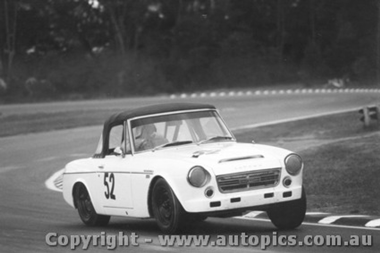 69445 - R. Rouse Datsun 2000 - Warwick Farm 1969