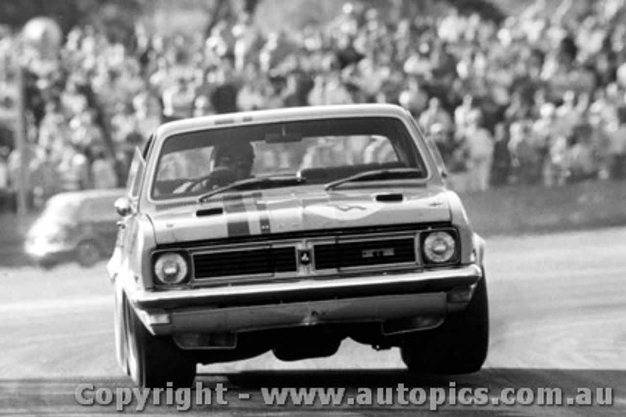 70110 - Norm Beechey Holden Monaro - Warwick Farm 1970