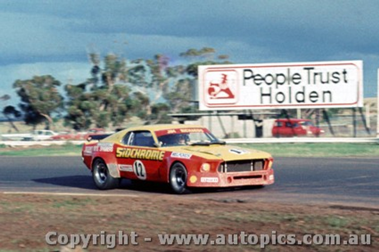 77012 - J. Richards  Ford Mustang  - Calder 1977