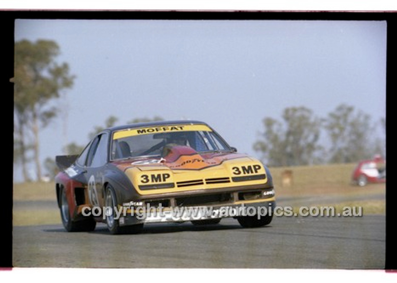 Allan Moffat, Chev. Monza V8 - Oran Park 26th March 1980 - Code - 80-OPC26380-034