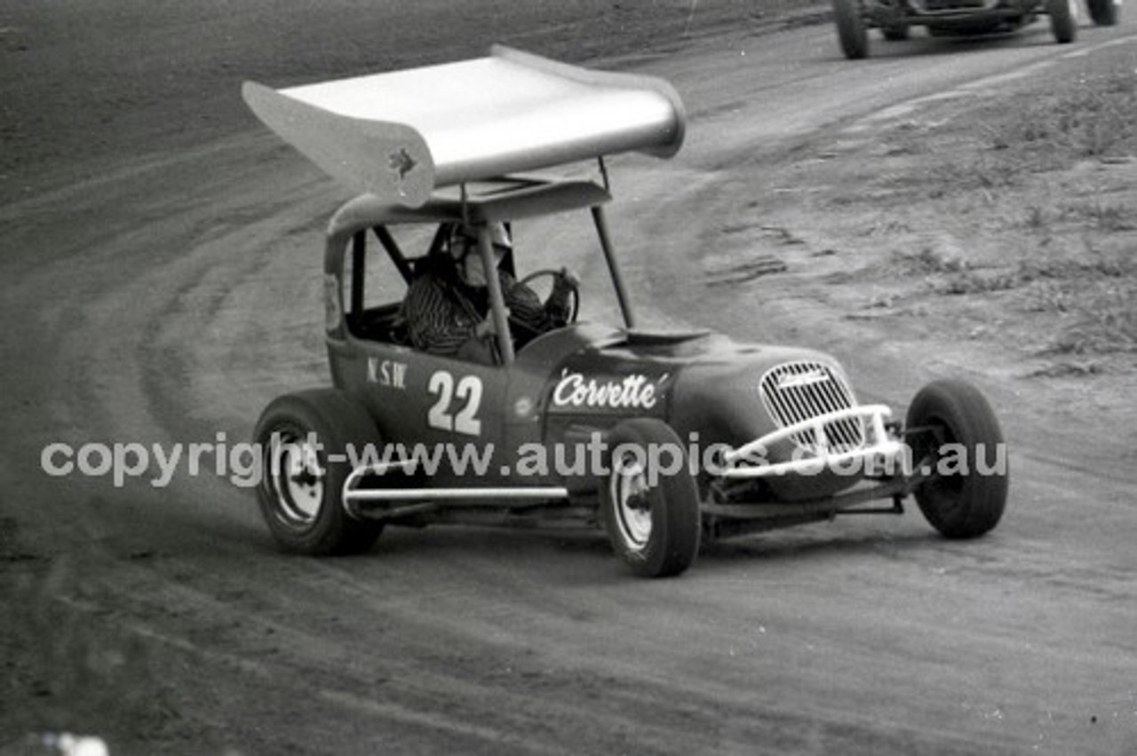 65204 - Westmead Speedway Between 1965 & 1967 - Help needed to identify these drivers