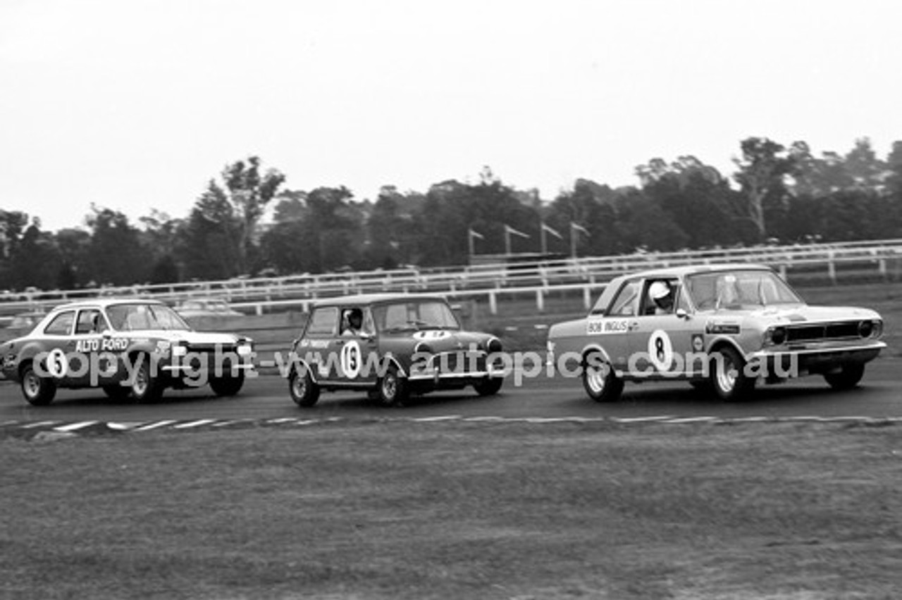70852 - Bob Inglis Cortina, Bob Tweedie, Morris Cooper S & Bob Holden, Ford Escort -  Warwick Farm 1970 - Photographer John Lindsay