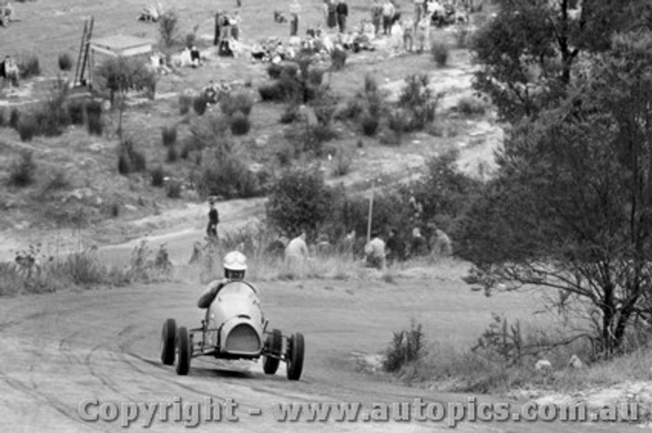 58113 - J. Doig JMW  -  Templestowe Hill Climb 15/5/1958