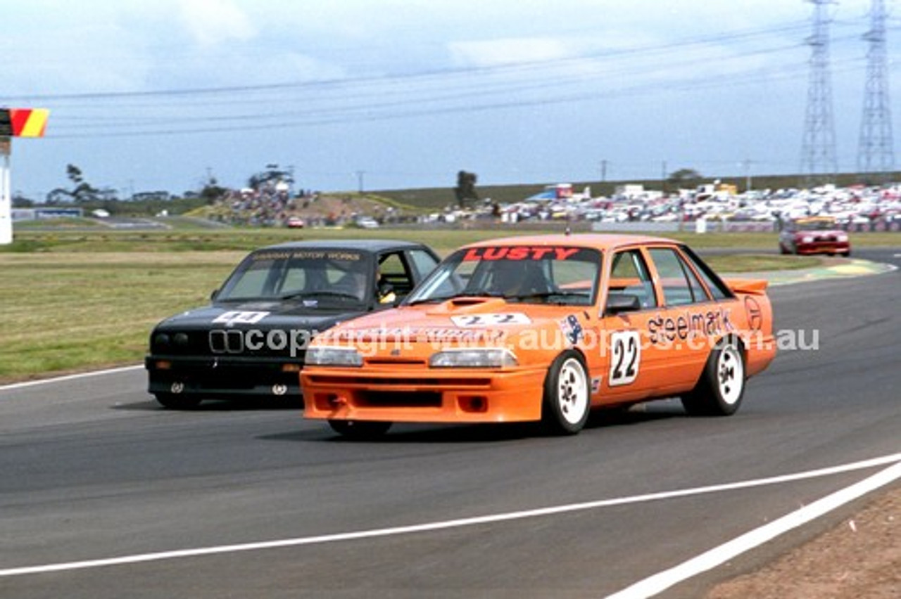 87056 - Graham & Ken Lusty, VL Commodore & Jim Richards & Tony Longhurst, BMW M3 - Calder 11th October 1987 - Photographer Peter D'Abbs