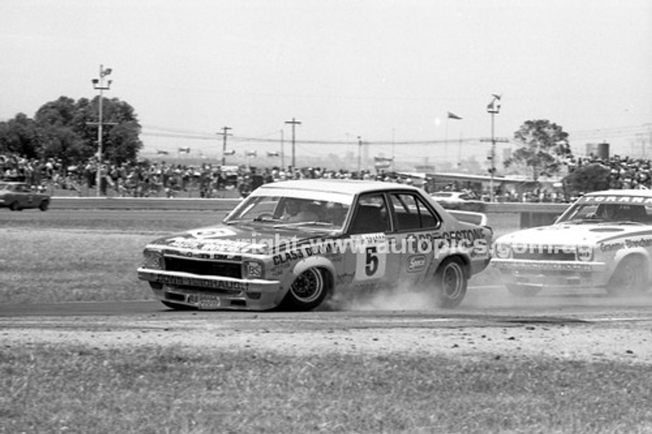 75091 - Peter Brock's SLR 5000. Norm Gown Driving. Calder 7th December 1975  - Photographer Darren House