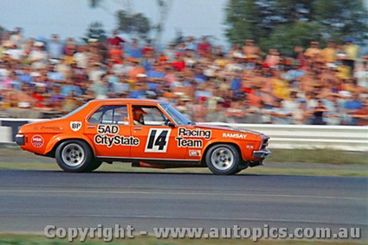 72114 - M. Ramsay Holden Kingswood  - Calder 1972