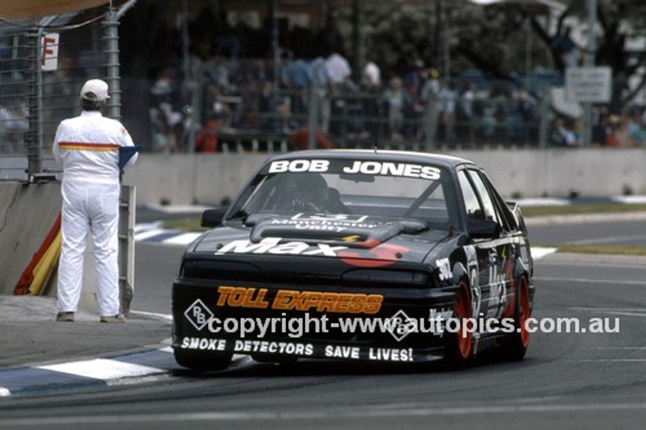 92047 - Bob Jones, Commodore - Adelaide 1992 - Photographer Marshall Cass