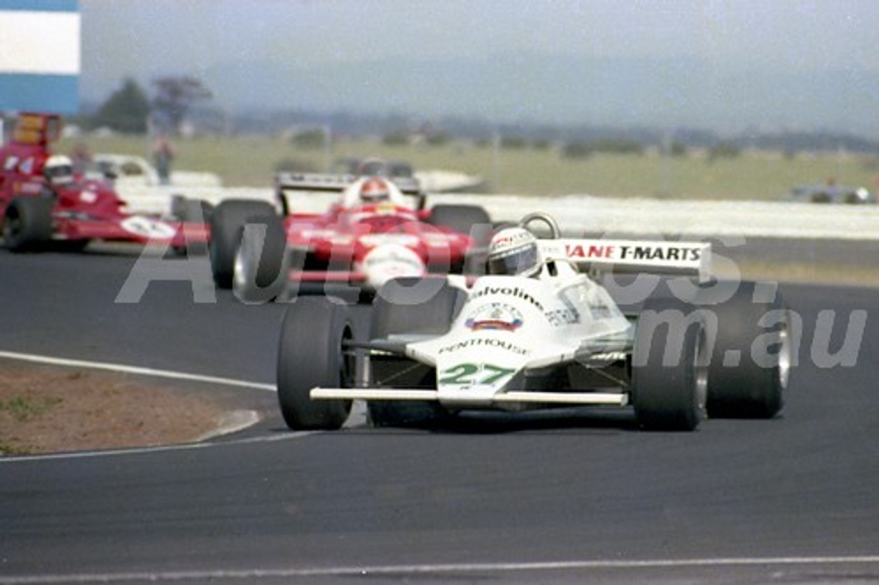 80520 - Alan Jones, Williams -  Calder 1980 - Photographer Peter D'Abbs