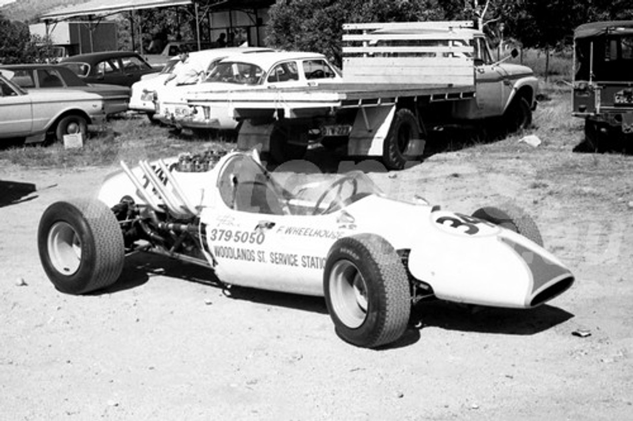 68257 - Fred Wheelhouse Cooper Corvette, Hume Weir 1968 - PhotographerJohn Lindsay