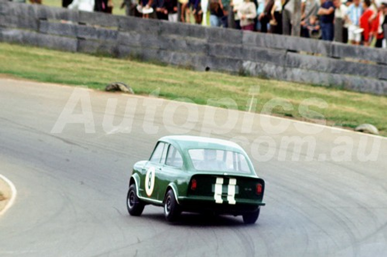 67104 - Laurie Stewart, Broadspeed  - Oran Park 1967 - Photographer Richard Austin