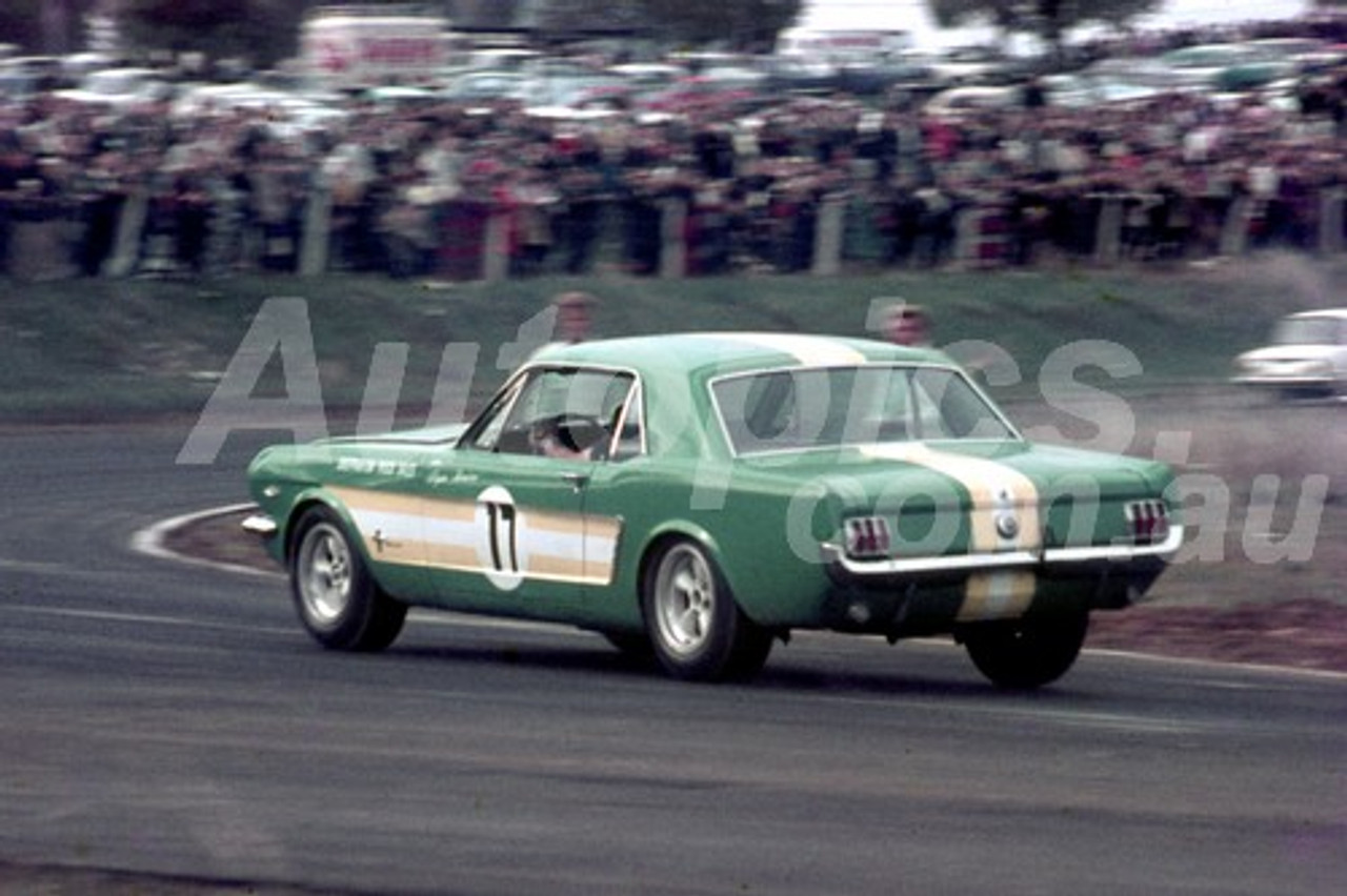 67102 - Bryan Thomson, Ford Mustang - Hume Weir 1967 - Photographer Bruce Wells