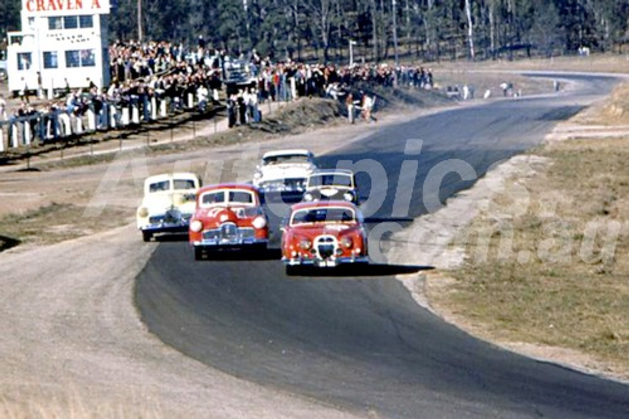 61020 - Ron Hodgson Jaguar 3.8 / Max Volkers &Brian Muir Holdens /   Leo Geoghegan, Morris 850 / Pat Keller Customline - Lakeside 1961
