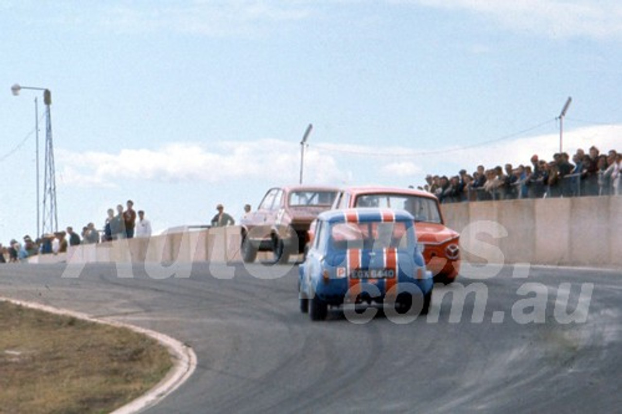 701066 -    Ian Wright Mini, Tony McFarlane Cortina &  Bill Norman Torana - Oran Park 1970 - Photographer Bob Jess