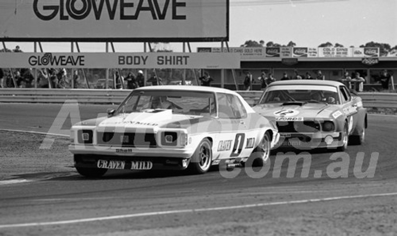 75114 - Pete Geoghegan, Monaro & Jim Richards, Mustang - Calder 1975 - Photographer Peter D'Abbs