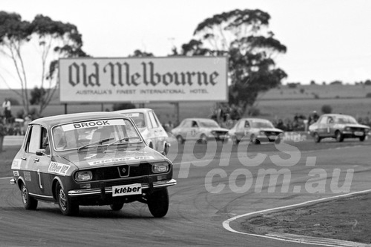 75129 - Peter Brock, Renault R12 Celebrity Race - Calder 1975 - Photographer Peter D'Abbs