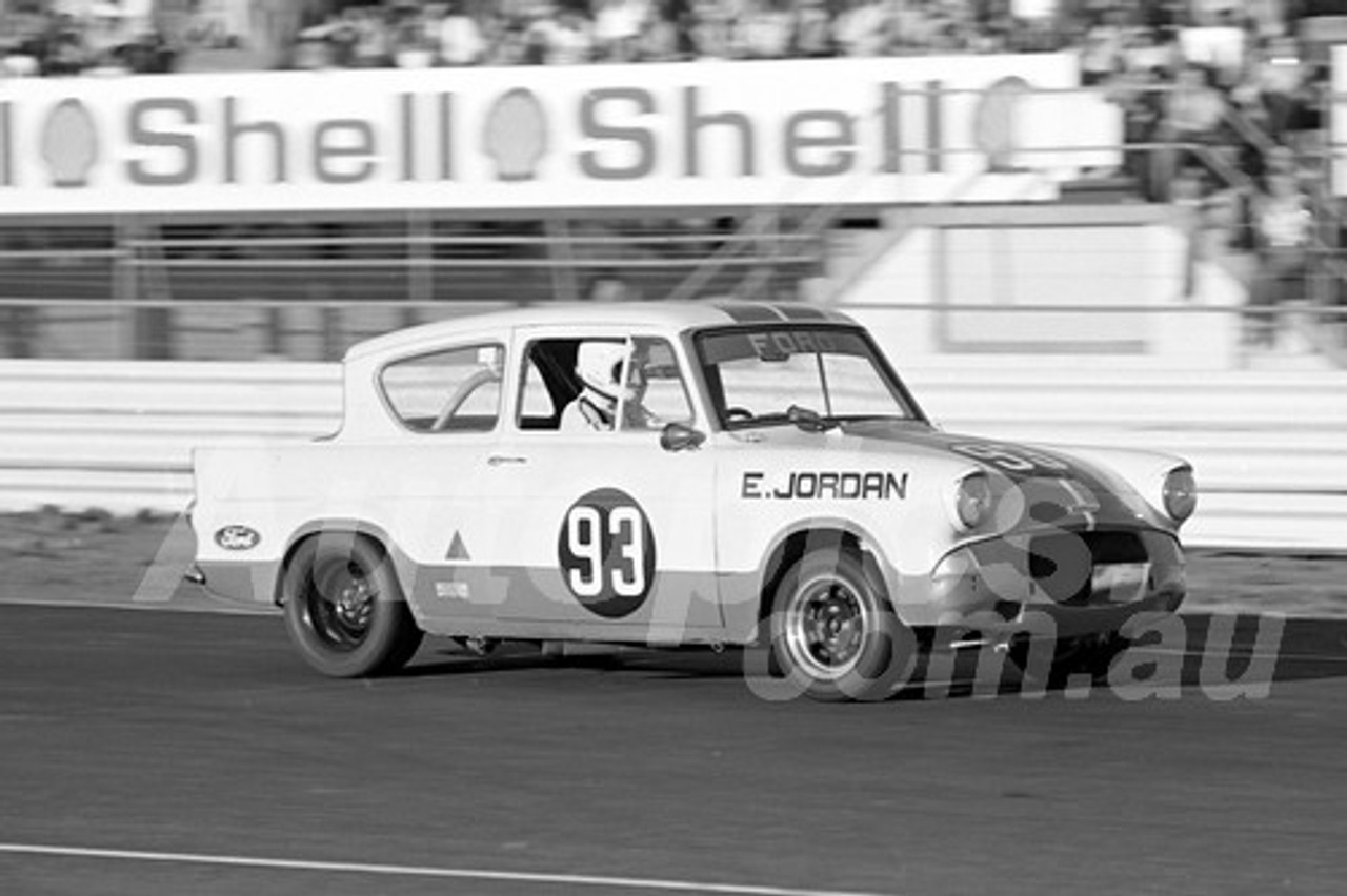 76127 - Eric Jordan, Anglia  - Calder 1976 - Photographer Peter D'Abbs