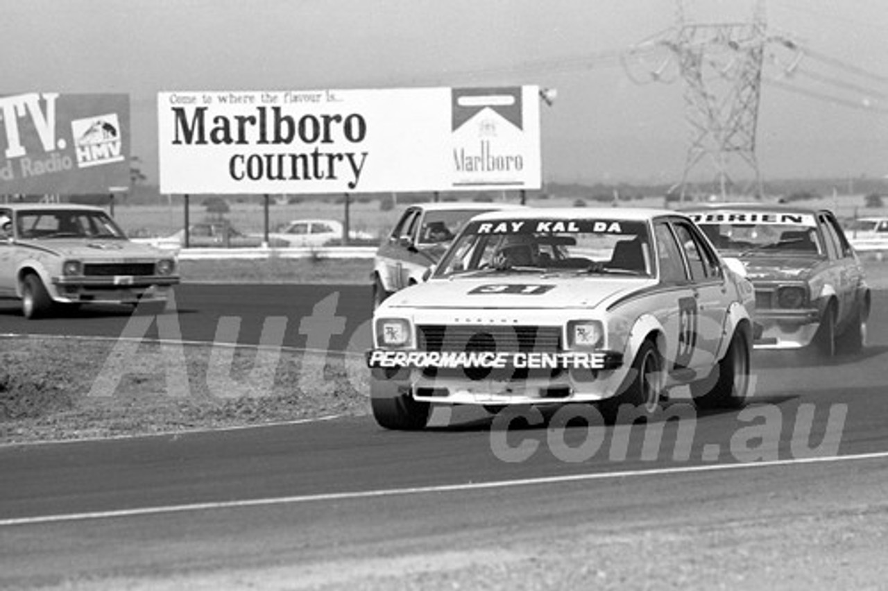 76140 - Ray Kaleda, Torana L34 - Calder 1976 - Photographer Peter D'Abbs